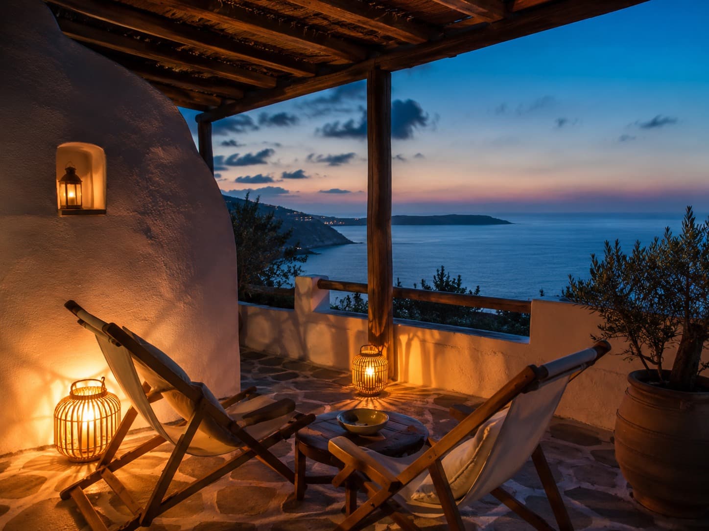 Terrace evening visual direction for an independent stay
